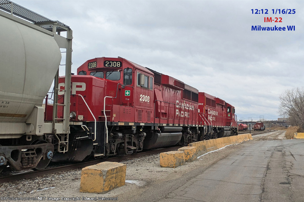 Yard job trundles west with 4 cars